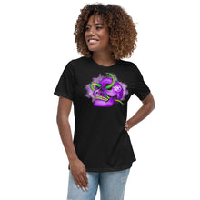 Cargar imagen en el visor de la galería, Gambyl Skull &amp; Smoke Women&#39;s Relaxed T-Shirt