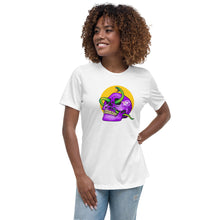 Cargar imagen en el visor de la galería, Gambyl Skull Women&#39;s Relaxed T-Shirt